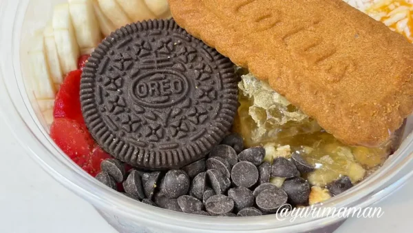 アサイー工房今治店のオレオ入りアサイーボウル