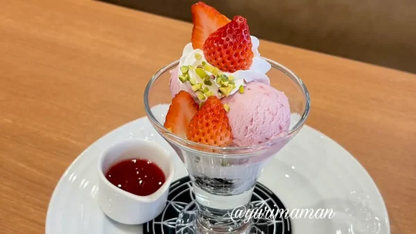 ビッグボーイのミニストロベリーファッジサンデー