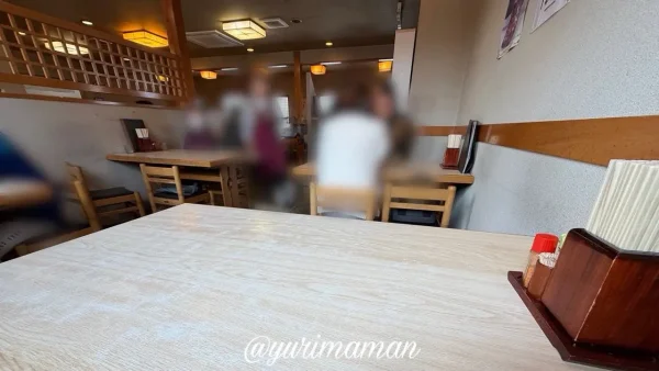 信州そば久保田の店内の様子 テーブル席 - ゆりママんブログ 信州そば久保田の店内の様子 テーブル席