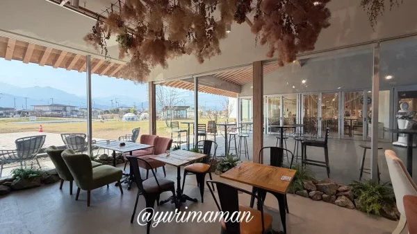 いとまちマルシェ内FOOD GARDEN ITOのカフェスペースの様子