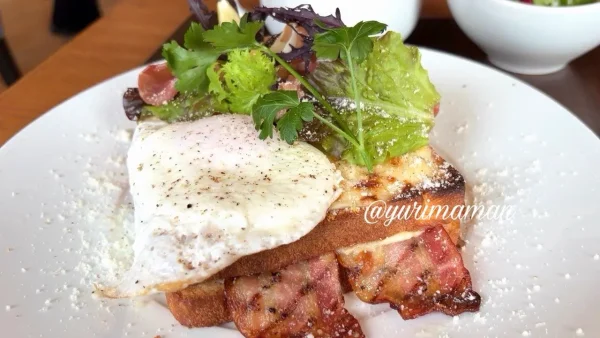 CROQUE WORKSのプロシュートクロックムッシュ 生ハムと半熟たまご1