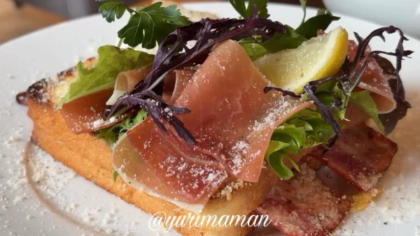 CROQUE WORKSのプロシュートクロックムッシュ 生ハムと半熟たまご2