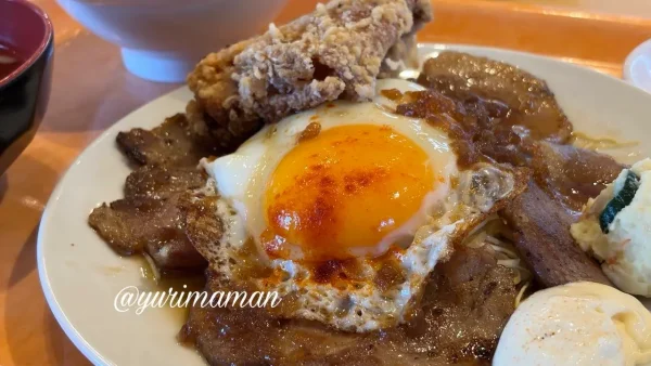 甘辛いタレが絡んだチャーシューと目玉焼き 大衆食堂そのだの人気定食