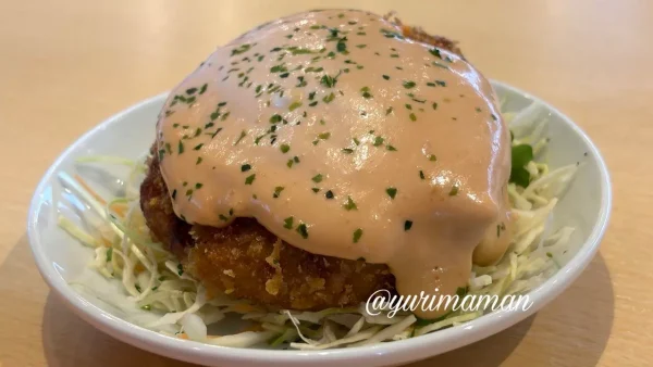 オーロラソースたっぷりのメンチカツ 大衆食堂スタンドそのだの単品メニュー