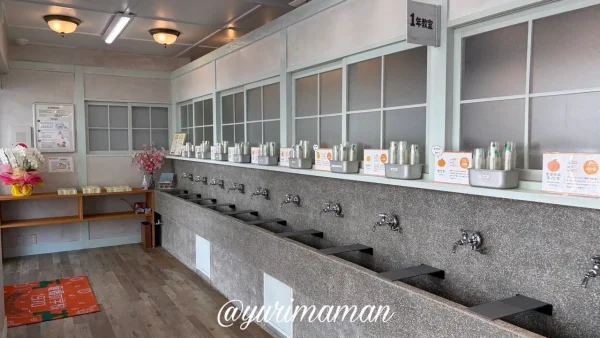 蛇口からみかんジュースが出る体験コーナー 松山1