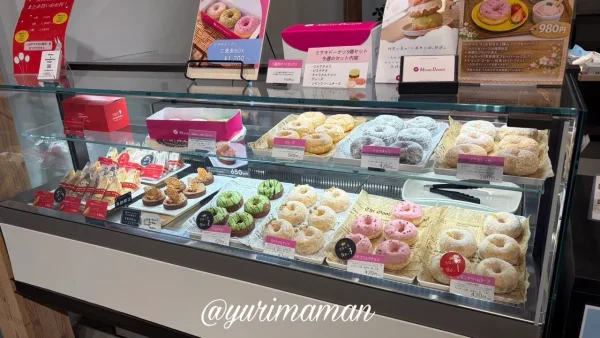西条市いとまちマルシェのミサキドーナツのショーケースに並ぶドーナツ1