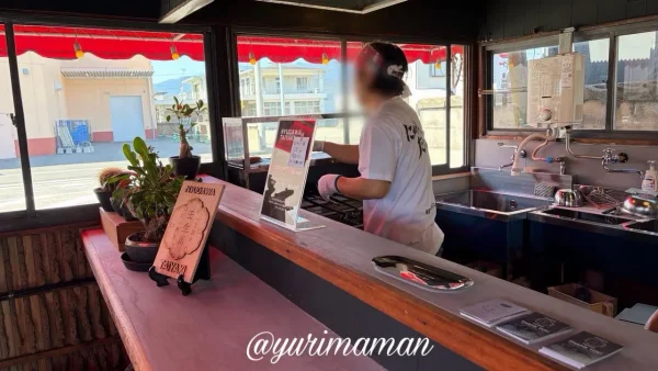 壬生川たい焼き店内のカウンター2