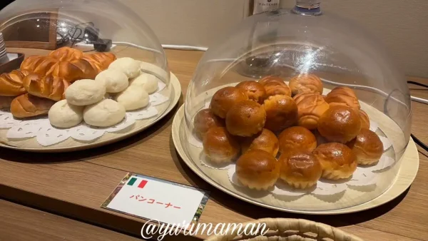 利楽ヨーロピアンビュッフェのパンコーナー