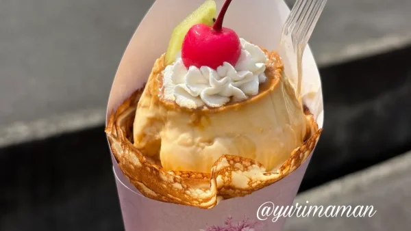 ロコルクレープのプリンが丸ごとのったクレープ1