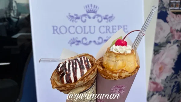 ロコルクレープのキッチンカーとプリンクレープとチョコクレープ