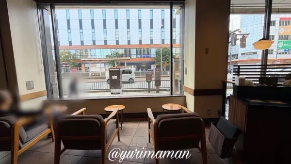 スターバックスいよてつ会館ビル店の店内と窓際席の様子3 - ゆりママんブログ スターバックスいよてつ会館ビル店の店内と窓際席の様子3
