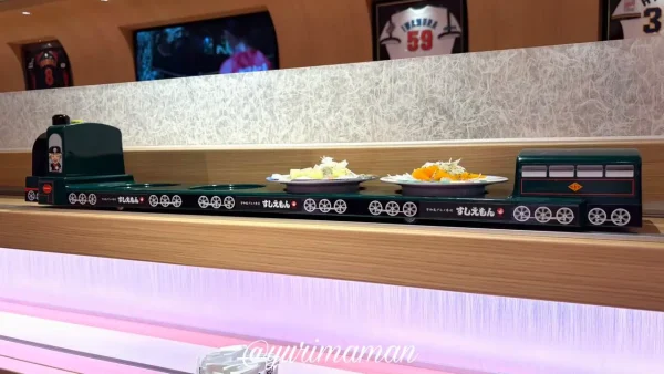 すしえもん道後店 坊っちゃん列車がお寿司を運ぶレーン - ゆりママんブログ すしえもん道後店 坊っちゃん列車がお寿司を運ぶレーン