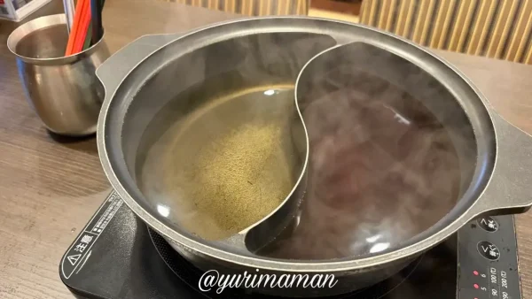 しゃぶ葉のすき焼きと白だしの2色鍋