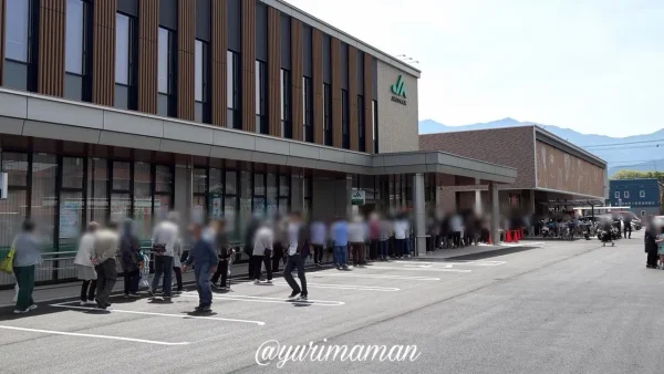 新居浜市 あかがね市四季菜広場 リニューアル初日の外観と大行列の様子