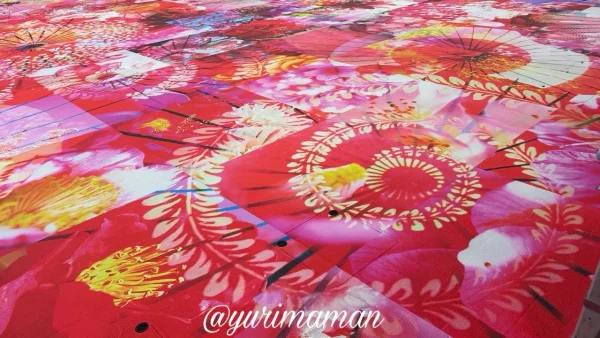 道後温泉 飛鳥乃湯泉 和傘 花柄 アート 足元デザイン