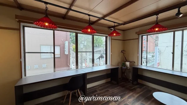 ゐさご茶屋 2階カフェスペース 窓際席