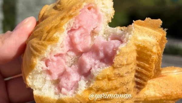 もぐもぐたい焼き専門店 いちごたい焼き断面 ピンクのクリーム - ゆりママんブログ もぐもぐたい焼き専門店 いちごたい焼き断面 ピンクのクリーム