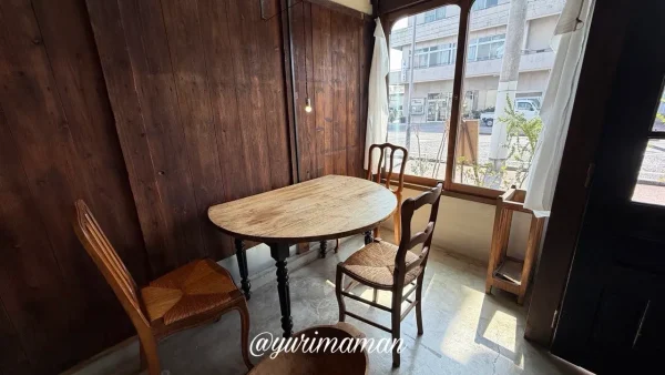 西条市 haguru cafe 窓際席と落ち着いた古民家カフェ空間 - ゆりママんブログ 西条市 haguru cafe 窓際席と落ち着いた古民家カフェ空間