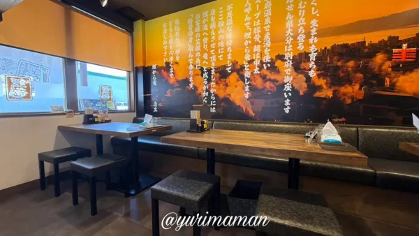 鯉から竜松山店の店内 テーブル席 - ゆりママんブログ 鯉から竜松山店の店内 テーブル席