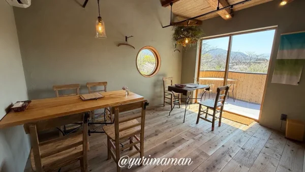 MADO table&flower 2階席 店内の雰囲気 松山市石手 レストラン