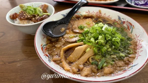 楓家 尾道ラーメン 醤油ベースでコクのある一杯1
