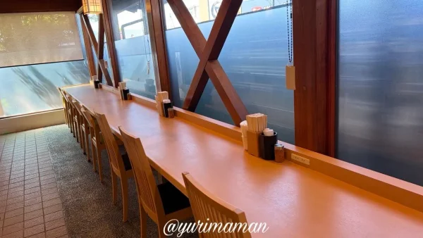 松山市 かめやうどん久米店 朝の店内の様子 ゆったりした雰囲気1