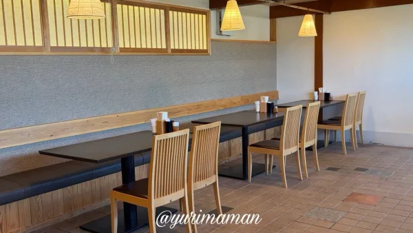 松山市 かめやうどん久米店 朝の店内の様子 ゆったりした雰囲気2