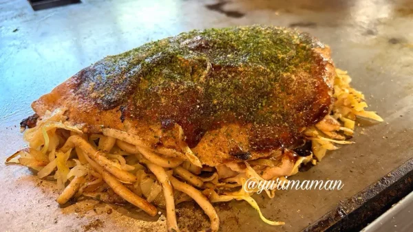 松山市三津 三津浜焼きおかだ屋 うどん台付き肉玉入り