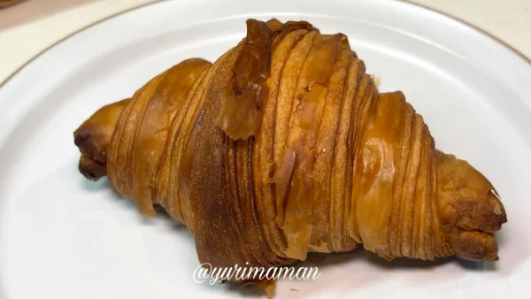 ナッツベーカリー 看板商品クロワッサン1