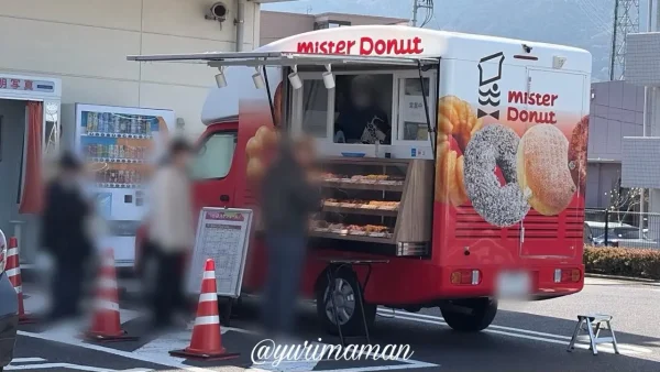 愛媛に出店したミスタードーナツキッチンカー 行列の様子