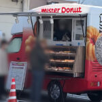 愛媛に出店したミスタードーナツキッチンカー 行列の様子
