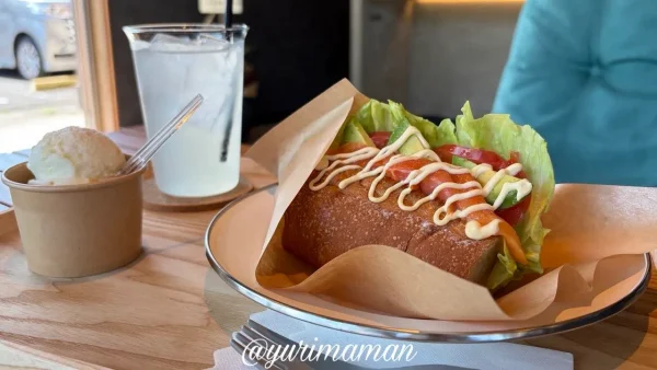 Abent Cafe 393 スモークサーモンサンド アボカド入りランチ