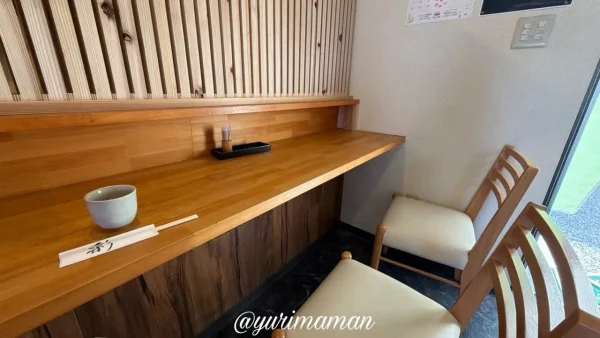 新居浜市 そば芳 カウンター席 一人でも利用しやすい店内