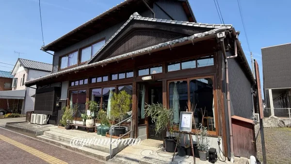 西条市壬生川の古民家カフェ「haguru cafe(ハグルカフェ)」の外観 - ゆりママんブログ 西条市壬生川の古民家カフェ「haguru cafe(ハグルカフェ)」の外観