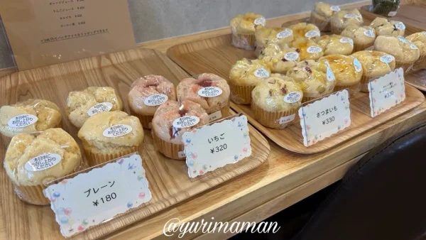 にゃんとピヨ 蒸しパン 種類 店内 陳列 四国中央市2