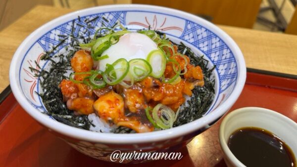 ザ・どん タコキムチ丼（温玉） 全体の見た目