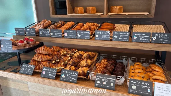 松山 tsumugi パン 陳列 店内 焼きたてパンが並ぶ人気店 - ゆりママんブログ 松山 tsumugi パン 陳列 店内 焼きたてパンが並ぶ人気店