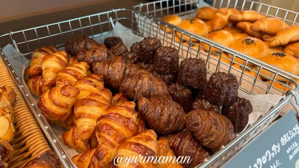 松山 tsumugi パン 陳列 店内 焼きたてパン(ミニクロワッサン) - ゆりママんブログ 松山 tsumugi パン 陳列 店内 焼きたてパン(ミニクロワッサン)