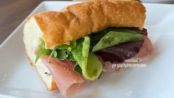 cafe yohakuの生ハムクリームチーズバゲットサンド