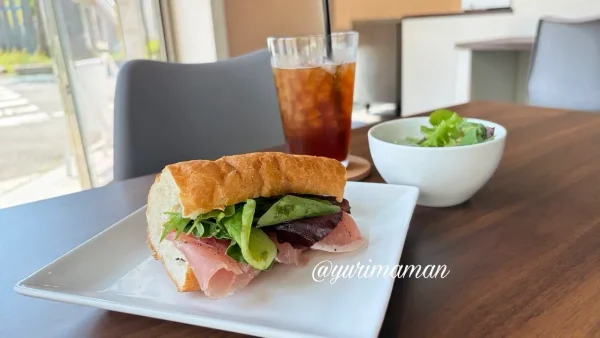 cafe yohakuの生ハムクリームチーズバゲットサンドセット1