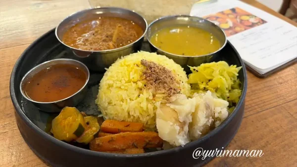 やまのカレーのAセットスパイスカレーランチ1