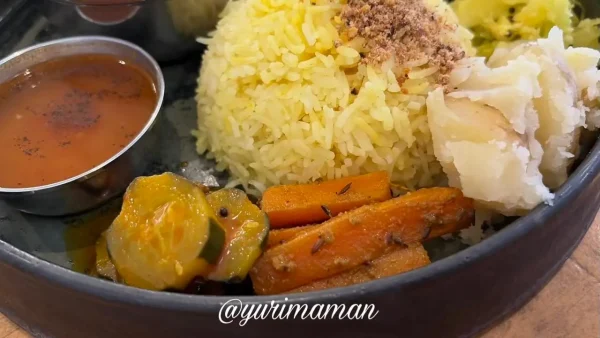 やまのカレーのAセットスパイスカレーランチのアチャール