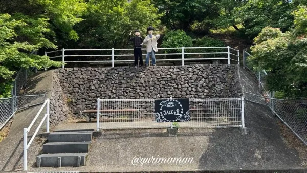 あじさいロード山田に登場したM-1王者をイメージしたかかし1