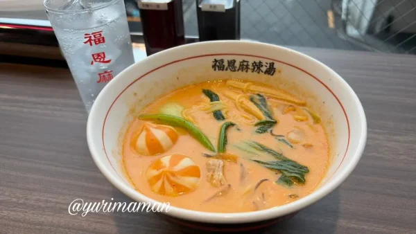 福恩麻辣湯松山店の麻辣湯と具材たっぷりの一杯3