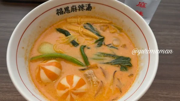 福恩麻辣湯松山店の麻辣湯と具材たっぷりの一杯2