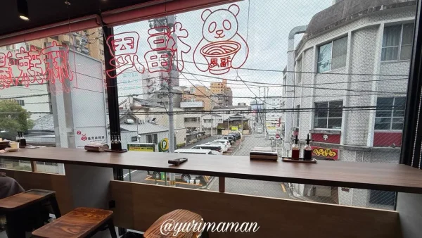 福恩麻辣湯松山店の店内カウンター席