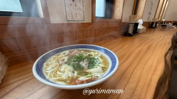 中華そば鯊の中華そば 豚肉とかまぼこ入り2