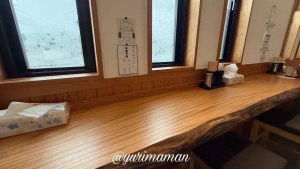 中華そば鯊の店内カウンター席