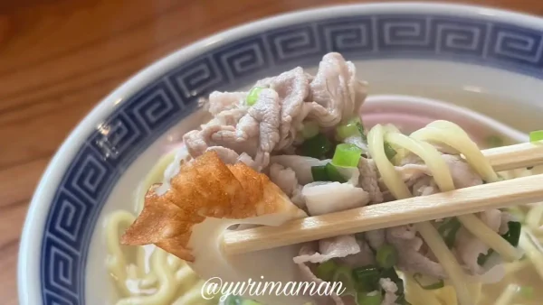 中華そば鯊の具材 豚肉ちくわかまぼこ