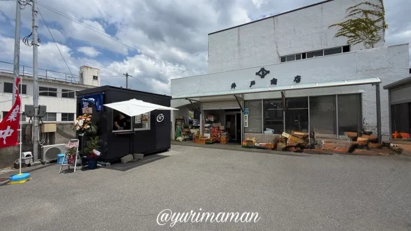 松山市北条にオープンした唐揚げ専門店「結び」の店舗外観